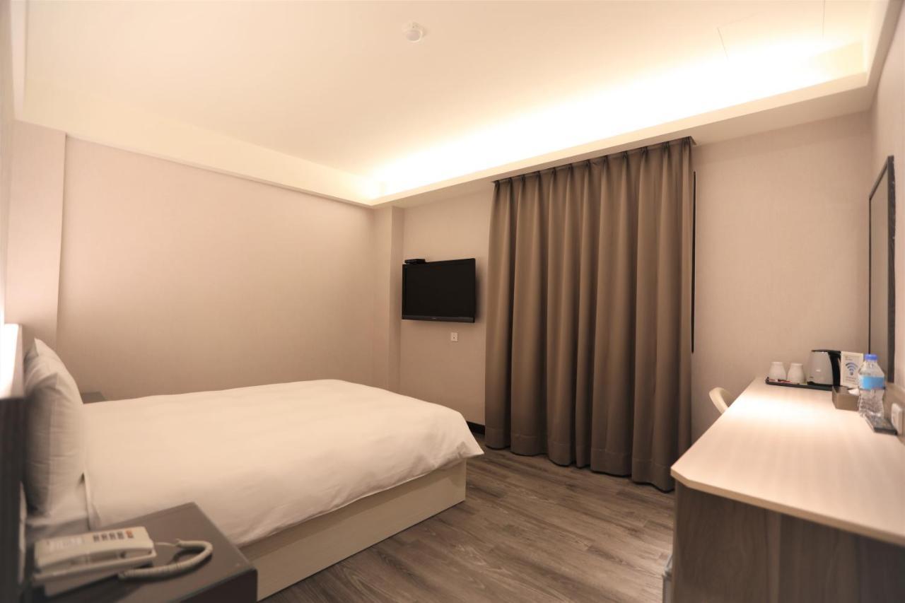Chair Man Hotel Тайбей Екстер'єр фото