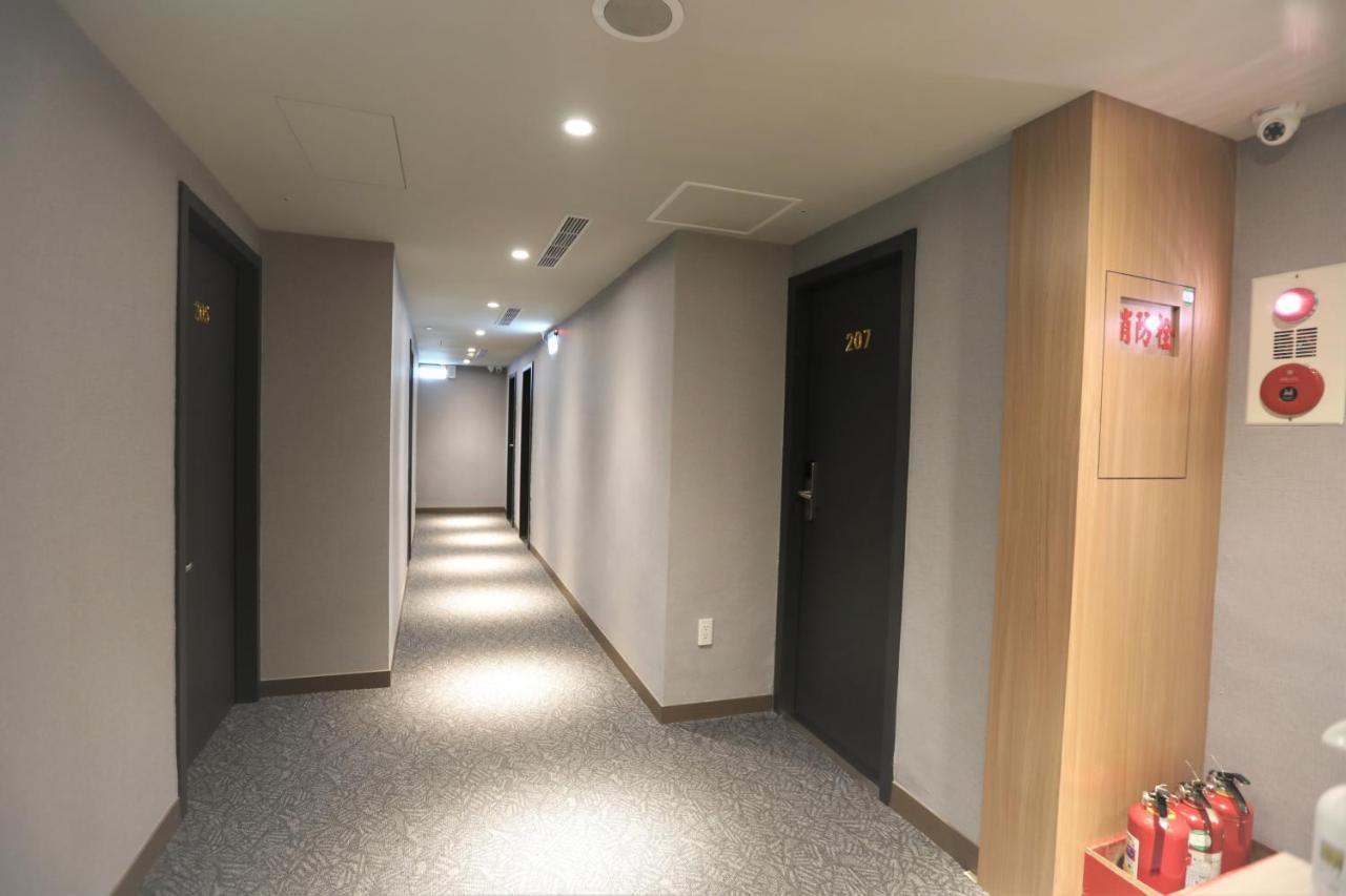 Chair Man Hotel Тайбей Екстер'єр фото